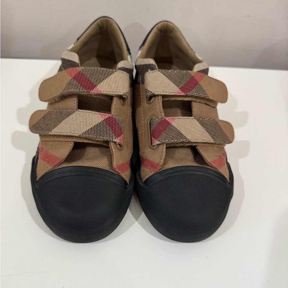 Burberry girls sneakers size EU31 US13